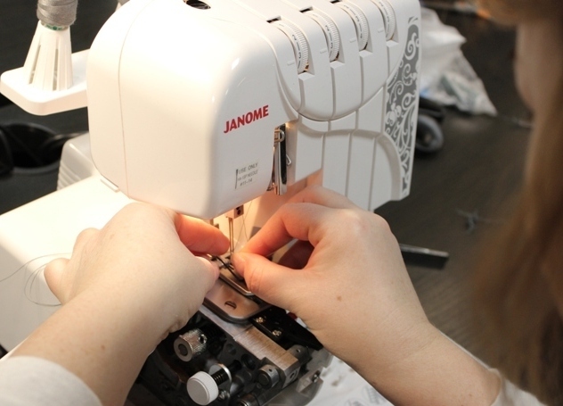 Мы используем новы, современные машинки и оверлоки Современное швейное оборудование